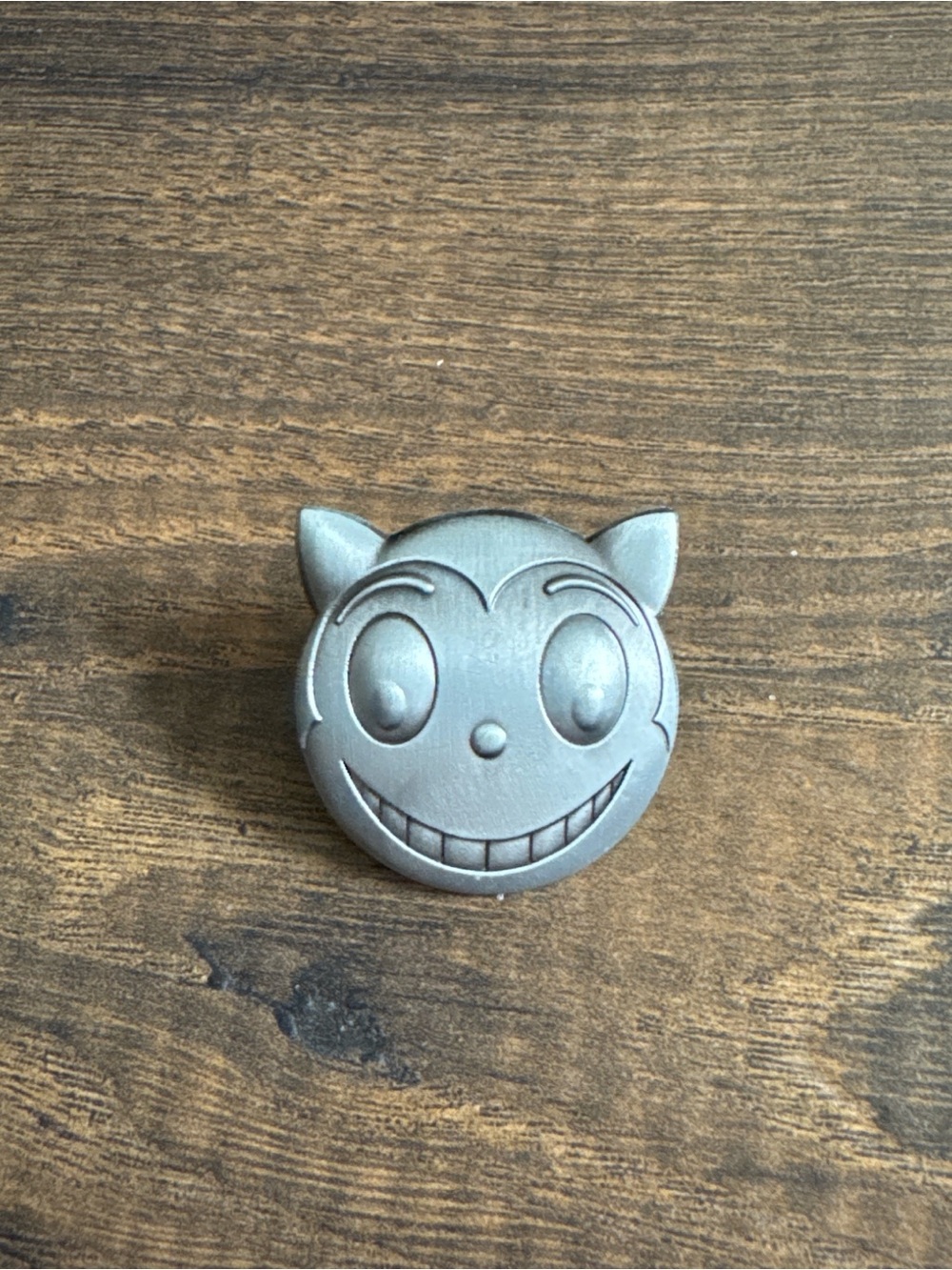 Retro Silver Cat-Face Brooch Pin
